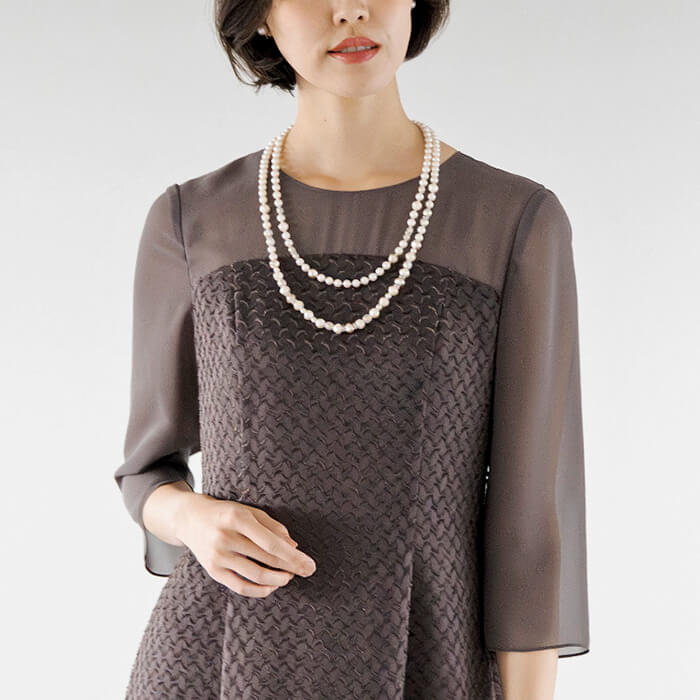 チャコールグレー