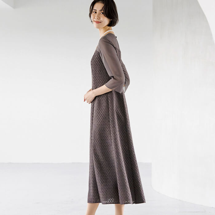 チャコールグレー