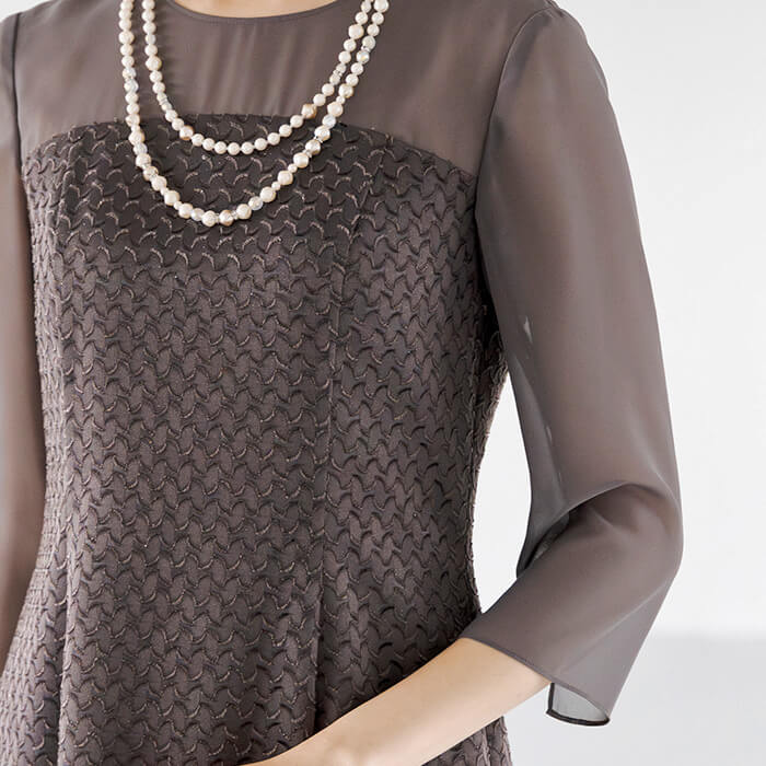 チャコールグレー