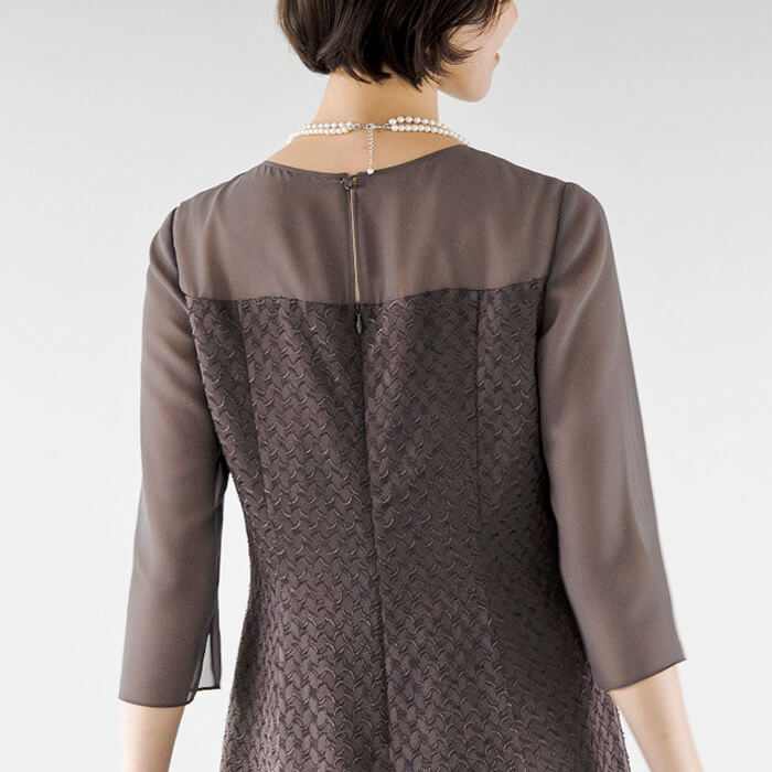 チャコールグレー