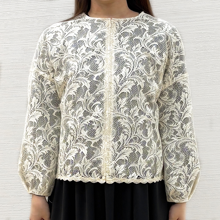 ゆったり羽織れる総レースジャケット