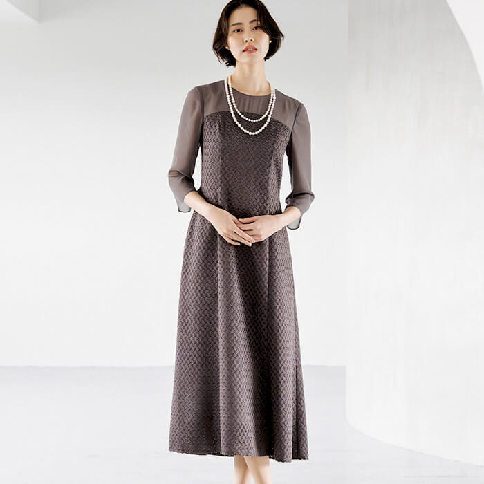 華やかなソフトカットジャカードのドレス