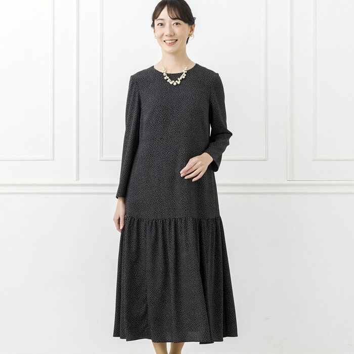 ピンドットプリントのワンピース