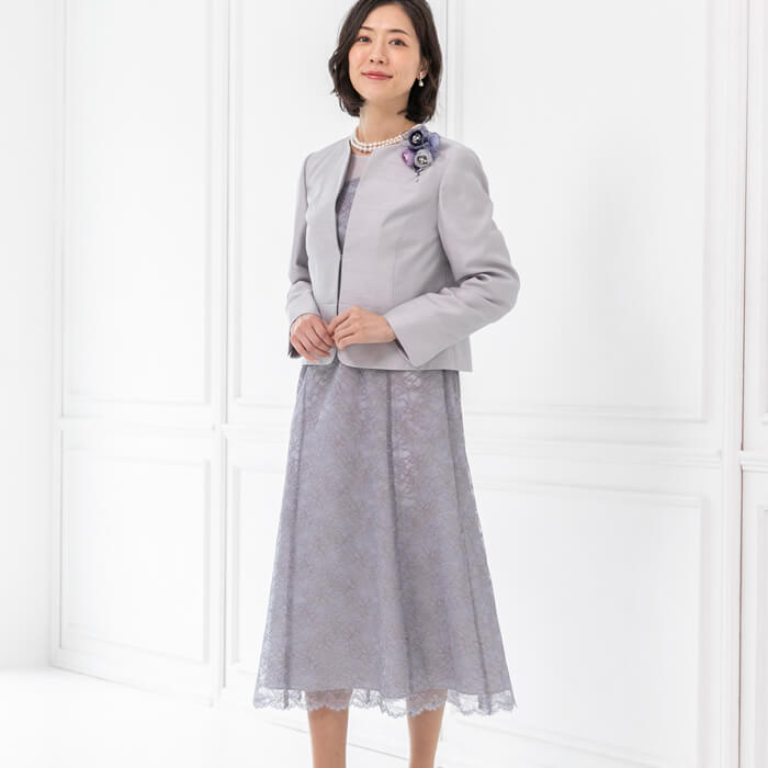 軽やかでエレガントな雰囲気のセレモニースーツ