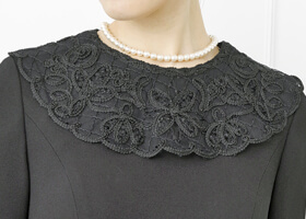 レースのモチーフ襟