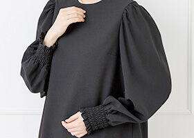 ギャザーたっぷりのフェミニンな袖