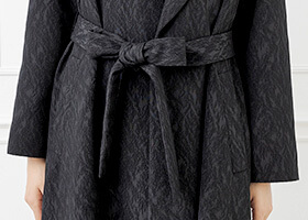 リボンベルトでアクセントを。
