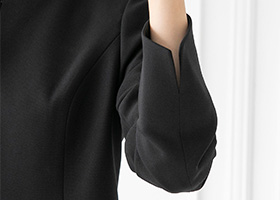 折り返し可能な袖口スリット