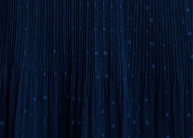 繊細なドットチュール素材