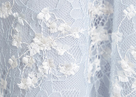 華やかなレース素材