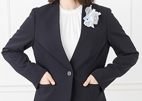 便利な両脇ポケット