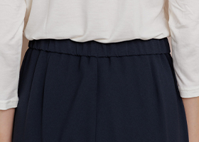 伸縮性のある後ろゴム仕様