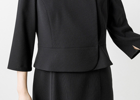 ウエストのペプラムデザイン