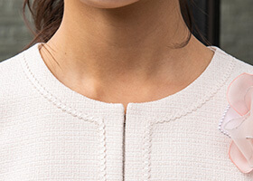 ノーカラーデザイン